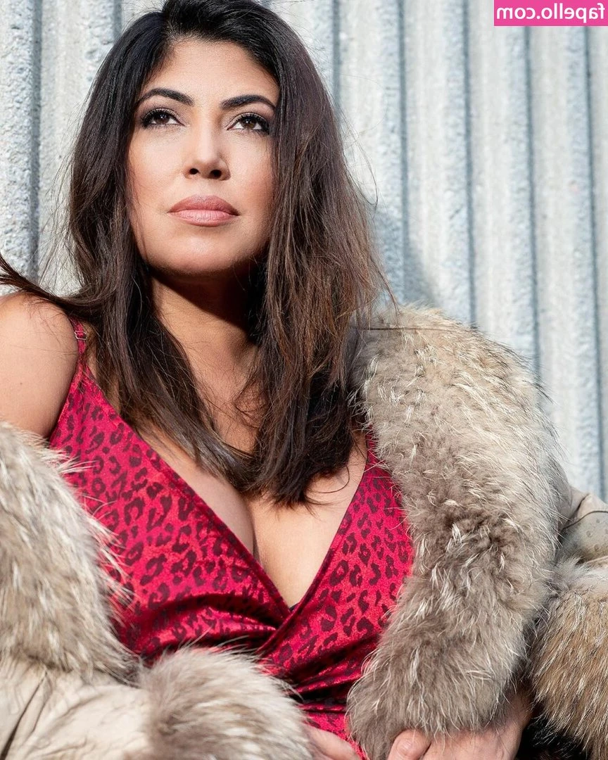 Jessica Milagros [ jessica-milagros ] - Ezzel a nedves puncival kívánok Nagyon Boldog Új Évet Drágáim