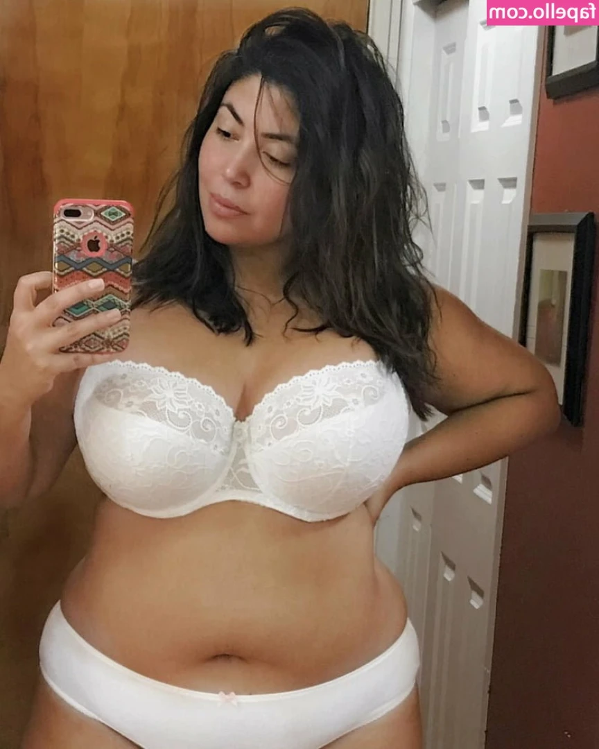 Jessica Milagros [ jessica-milagros ] - Discounted to  33  TIP  33 now for 7 photos and 3 videos of 