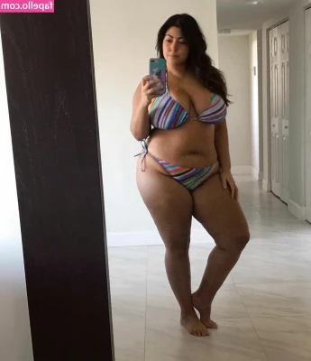 Jessica Milagros [ jessica-milagros ] - Even in the midst of Monday, you can find the magic of the weekend,