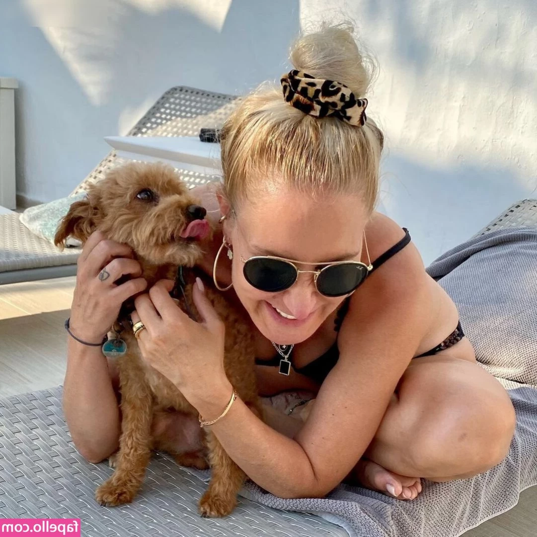 Janine Kunze [ janine-kunze ] - About to get this day under lock and key  Lots to do and soooo little