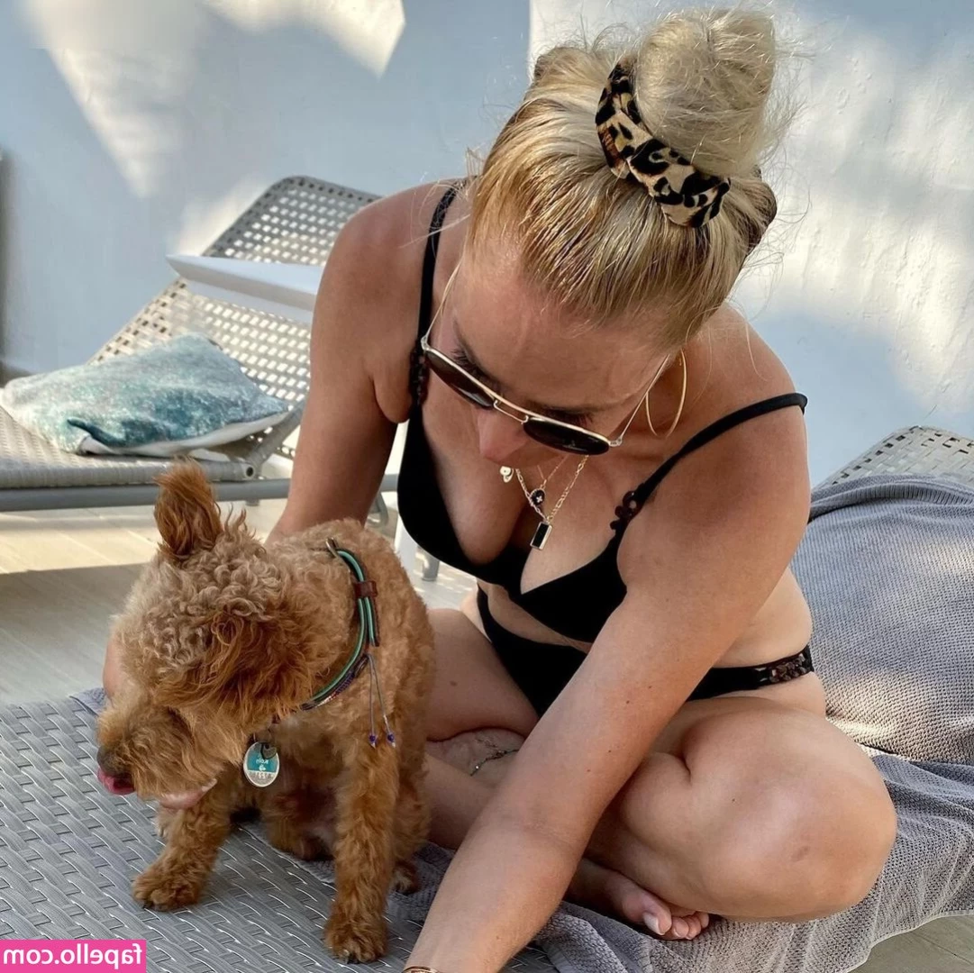 Janine Kunze [ janine-kunze ] - Wishing I had someone to play with in the shower right now 🥺