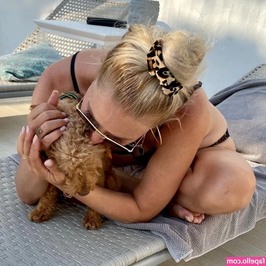 Janine Kunze [ janine-kunze ] - knotrowan loves a good muzzle and a good sock