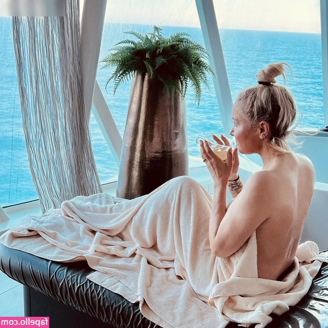 Janine Kunze [ janine-kunze ] - Take me