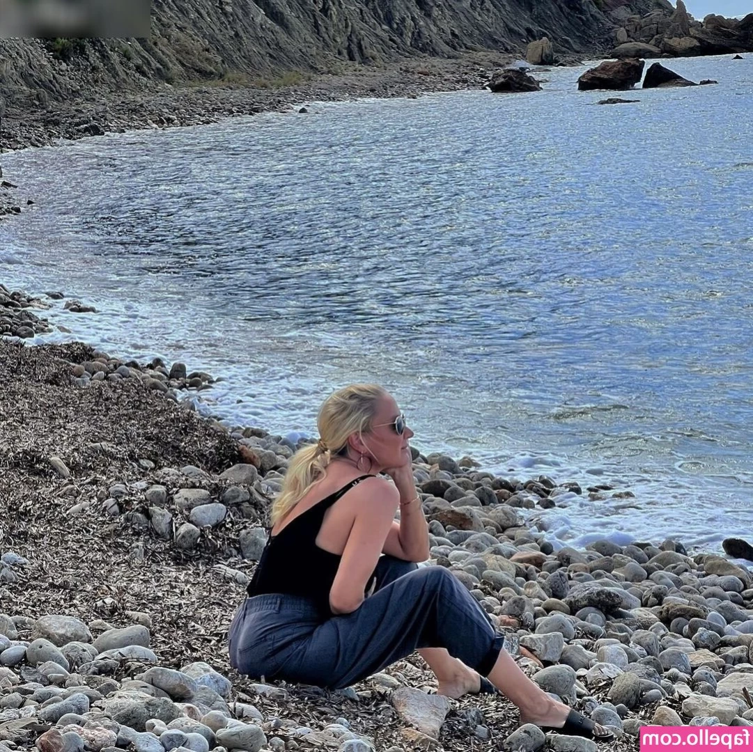 Janine Kunze [ janine-kunze ] - ¿Una ayudita aquí? 😉 Puedes usar tus dos manos