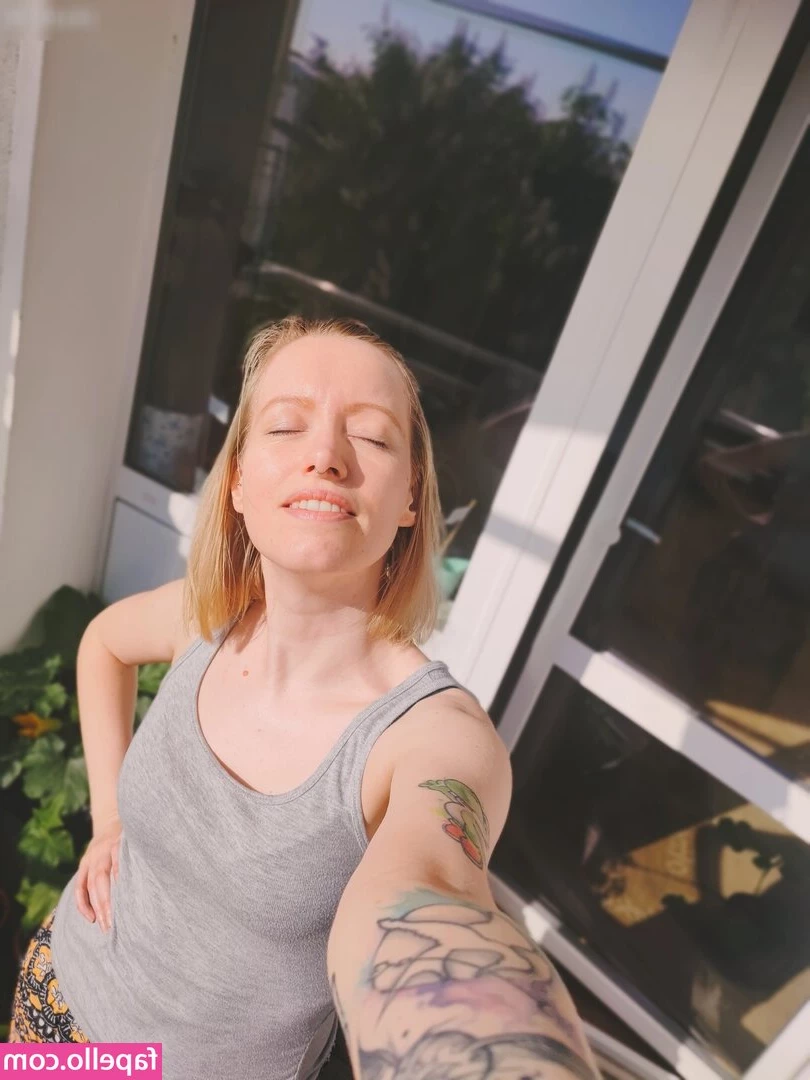 einfachsonina - heres a sneak peak 🤪