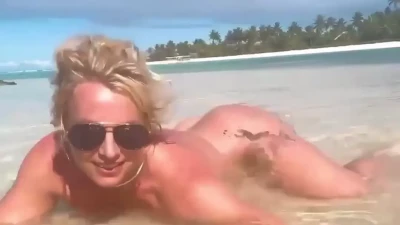 Britney Spears [ britney-spears ] - Silky smooth legs