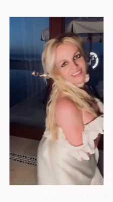 Britney Spears [ britney-spears ] - Hey Everybody, I'll be in StL this weekend hosting my September