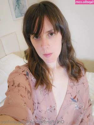 ellynaomifree - Suck them titties boy 😈