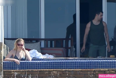 Sophie Turner [ sophie-turner-1 ] - Enjoy some behind the scenes footage of me getting ready at the club