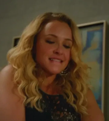 Hayden Panettiere [ hayden-panettiere ] - A good old spankathon is highly therapeutic!