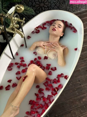 Edgedpale - You can see the tops bottoms and my dick all in the same picture