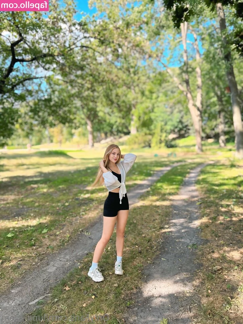 luna_loom [ luna-loom ] - Would you pull my panties down