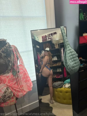 scarlett.mariee.free [ scarlett-mariee-free ] - So tasteful 🤤 Guess what am I eating now ?😋 You have three