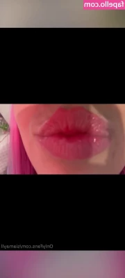 Siamayll - I did not mean to record anything today, but i got so horny that I