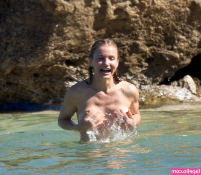 Cameron Diaz [ cameron-diaz ] - Someone’s tipsy!!