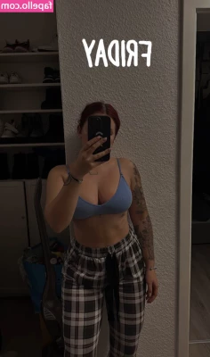 nina.buettner_fit [ nina-buettner-fit ] - Mondays are my fridays  Happy weekend to me