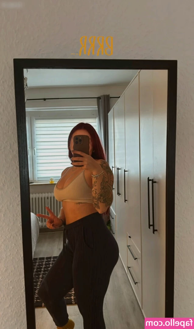 nina.buettner_fit [ nina-buettner-fit ] - pic 1 or pic 2 daddy?💕