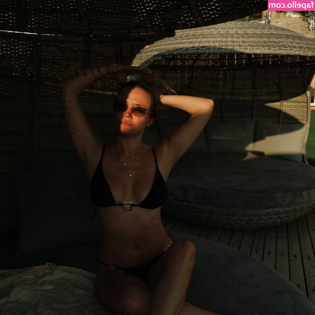 Ecem Karavus [ ecem-karavus ] - 🚫 - No underwear til I say so 👙 - Wear lingerie 👌🏻 - Edge