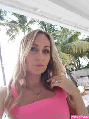 sierraspunkfree - The Boobs..🍒  The Booty...🍑  XOXO -Kayla Coyote  P.S. peak my