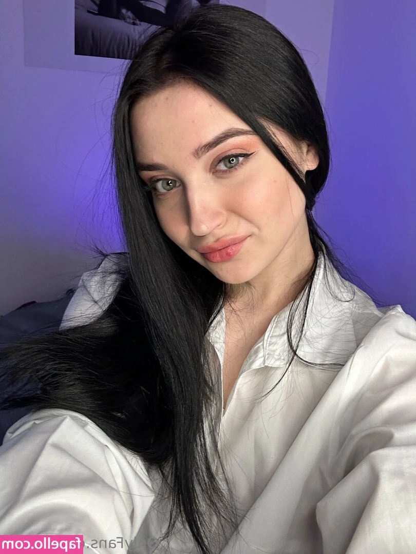 tinylia - The DMs were on fire 🔥 today !! 💕 my Amazon package didn’t