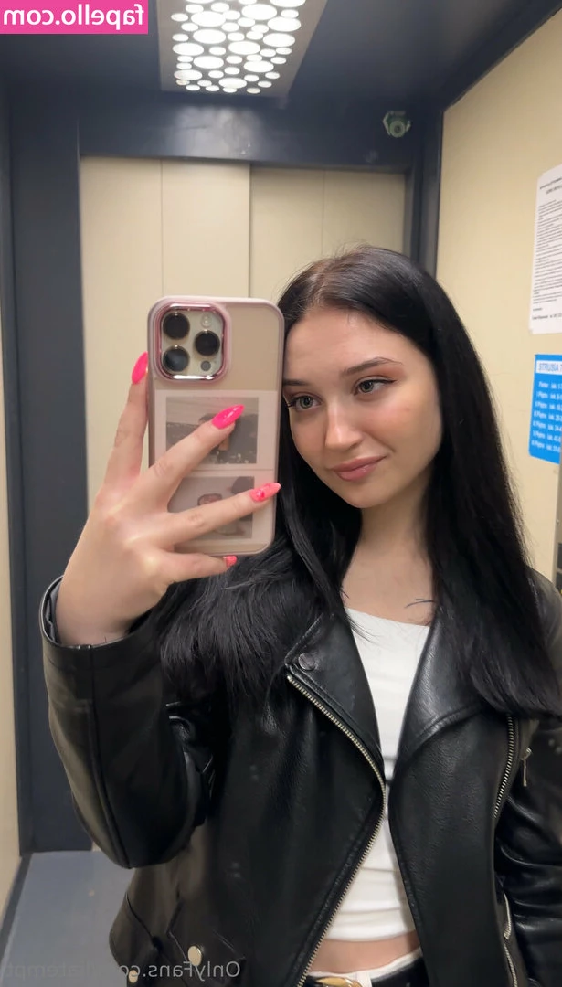 tinylia - wanna see me fuck this  Check your DMs for my price list