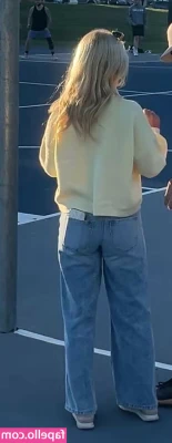 Adri Meadors [ adri-meadors ] - 💕🔞ready to take these panties off me to lick my holes with your