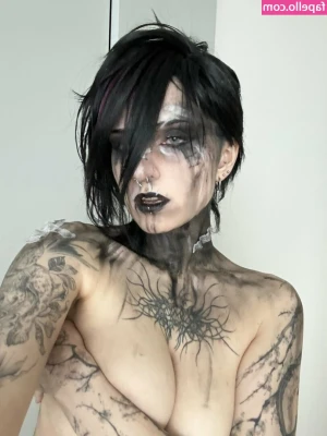 Lyra Cr0w0 Vip [ lyra-cr0w0-vip ] - Taking new custom orders! Want your own custom of me? Dm me now with