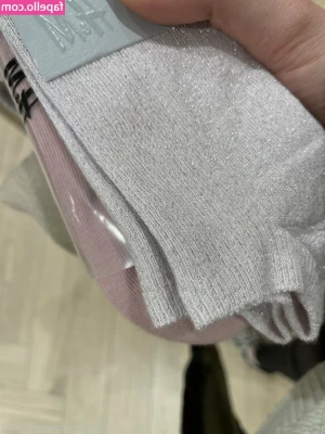 angielynxxx - The look of  please help me  I m super sun burnt