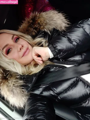 angielynxxx - Would you let me shake it like this all on your face?! ☺️✨