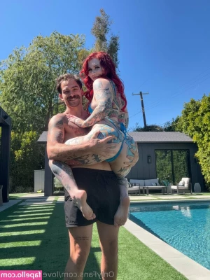 lovelesssuicide [ lovelesssuicide-6 ] - @kenzkiss is taken my surprise when latex gloves appear out of