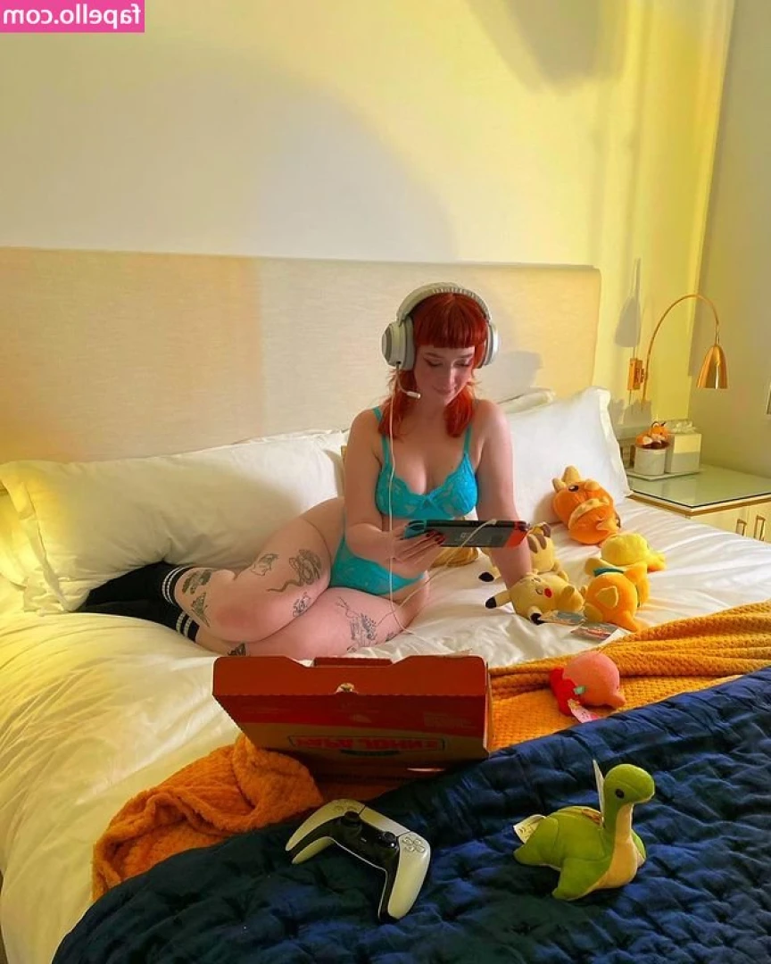 Meeshvs - Woke up feeling horny today...hbu??? 😈