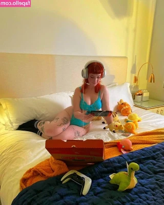 Meeshvs - Woke up feeling horny today...hbu??? 😈