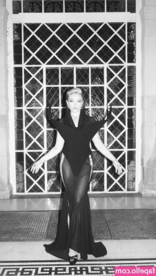 Florence Pugh [ florence-pugh ] - QUIERO UNA MAMADA DE TETAS ANDO MUY CALIENTE