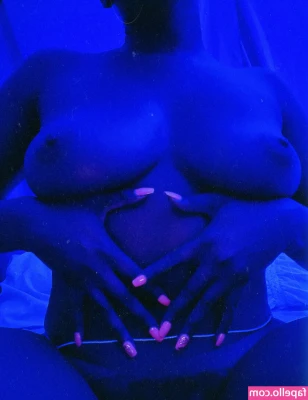 Alicenwndrlandd - the melons need a load!