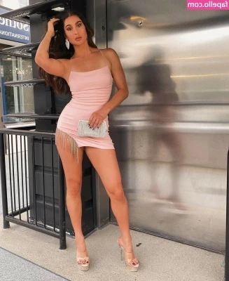 Hope Howard [ hope-howard ] - I m only wearing my underwear  waiting for you to see the rest  Ich