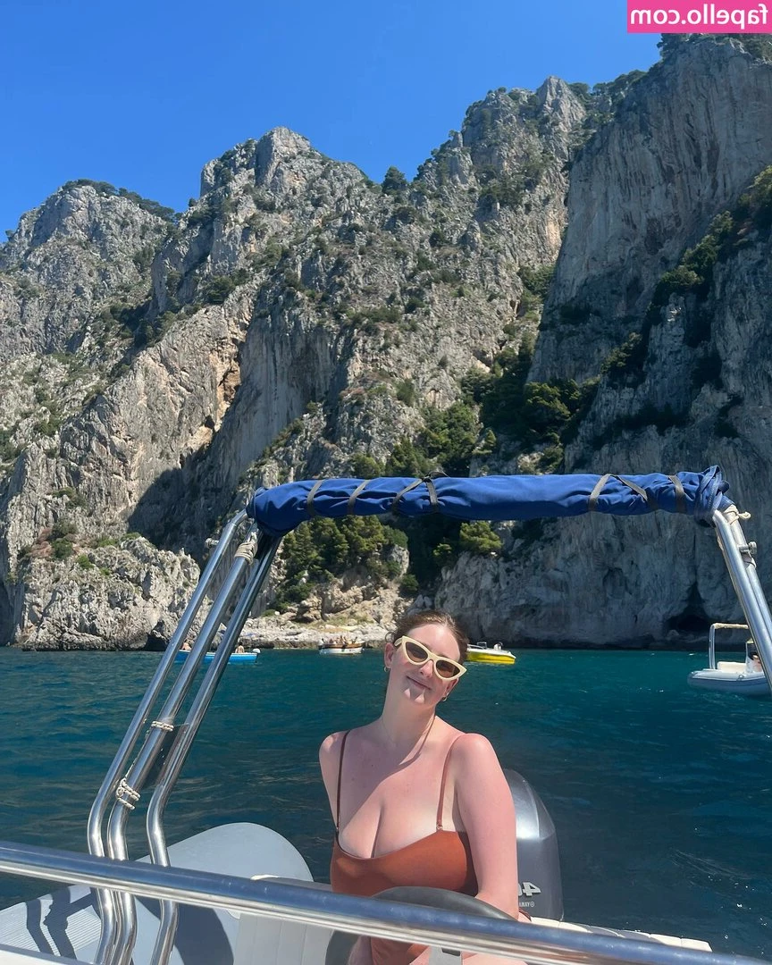 Josie L [ josie-l ] - So happy to get out of work and be free