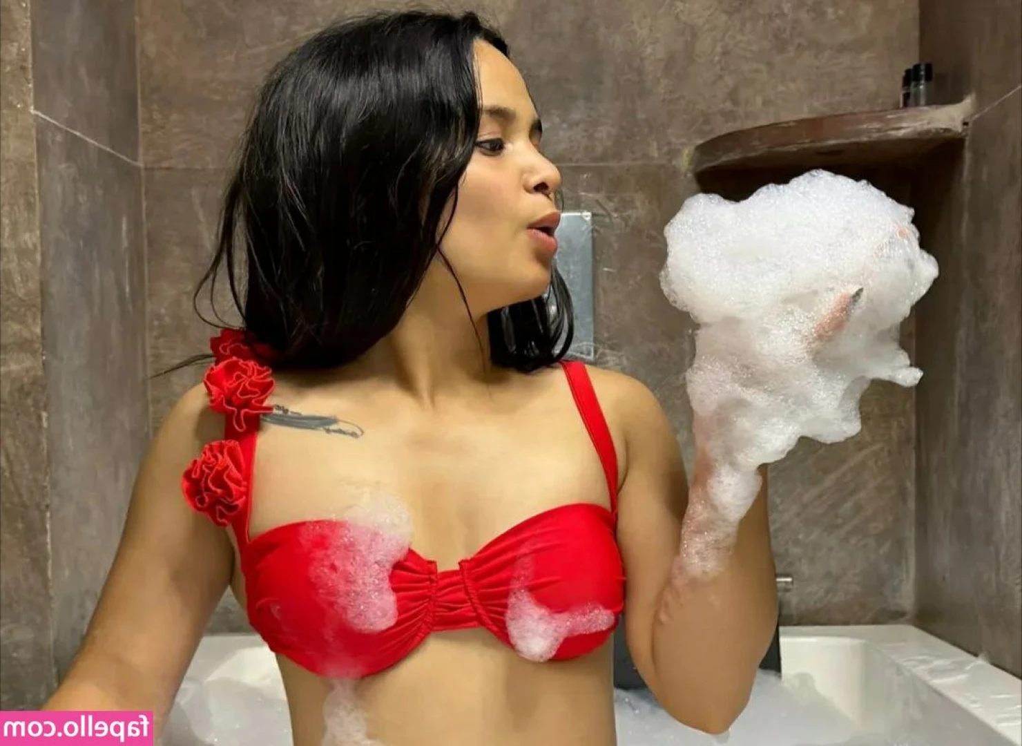 Mansi Negi [ mansi-negi ] - Going to get pizza  You guys want anything  Hehe