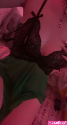 Ebony Leigh [ ebony-leigh ] - Big rock hard calf muscles bulging through her tights