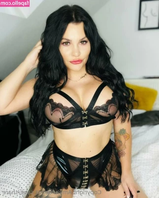 amylu [ amylu-2 ] - Who is up for some yoga session today?