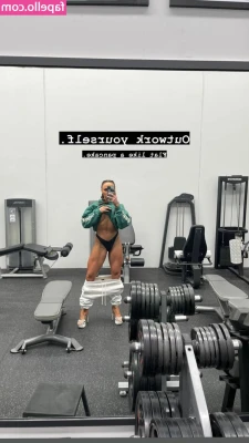 Taliha Paige [ taliha-paige ] - Pictures and video showering and playing with my boner wearing Port