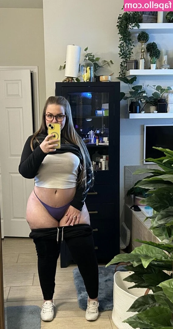 NikkiNeedsMore - Travesuras en el avión