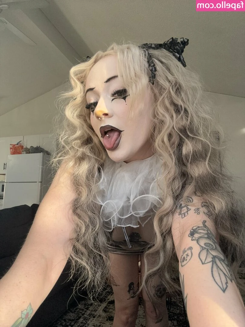 crybaby_pixie [ crybaby-pixie ] - lucky fucker no?