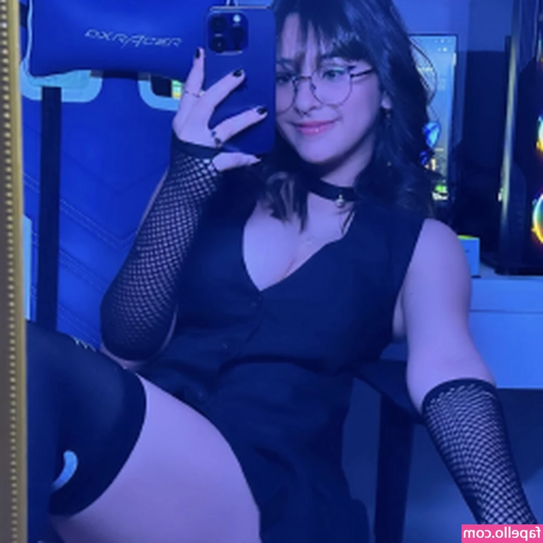 Bibi Vitona Bibitona [ bibi-vitona-bibitona ] - Do you like me in blue? 🩵🌸