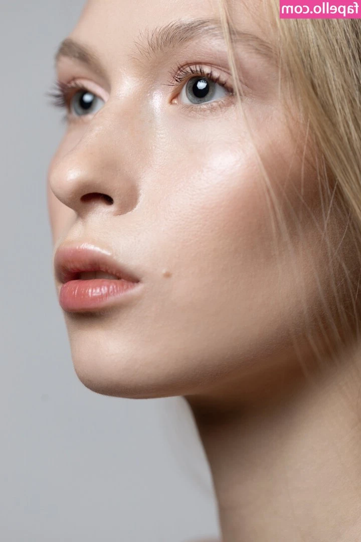 Arina Shestova [ arina-shestova ] - I have a secret admirer in my house he likes to wait for me in the