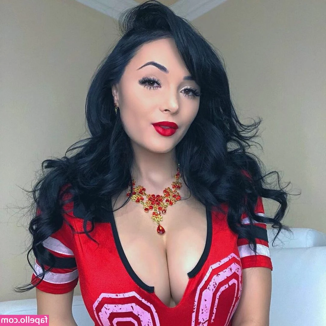 Sandra Georgia Popa [ sandra-georgia-popa ] - Why not to chill topless on private villa 🤤