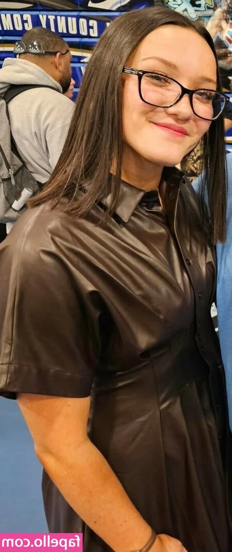 Izzy Moreno / ItsIzzyMania [ izzy-moreno-itsizzymania ] - 🍑 You've not seen it like this 🍑