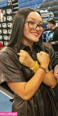 Izzy Moreno / ItsIzzyMania [ izzy-moreno-itsizzymania ] - Girlfriends at the dream house