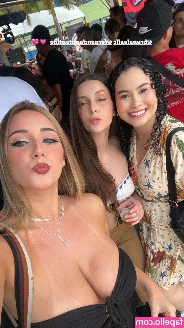 Ester Viana [ ester-viana ] - If you haven't already don't so, DM me with what your kinks and