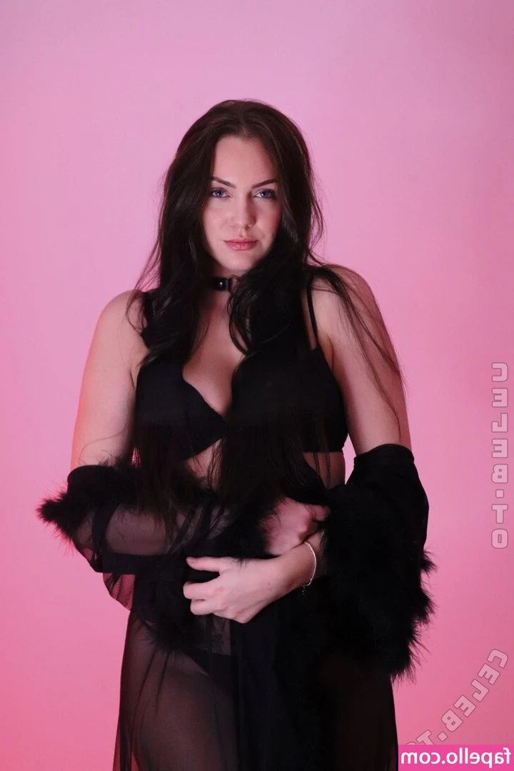 misslou_isa [ misslou-isa ] - Ignore my messy bathroom and tell me I’m pretty 🥹