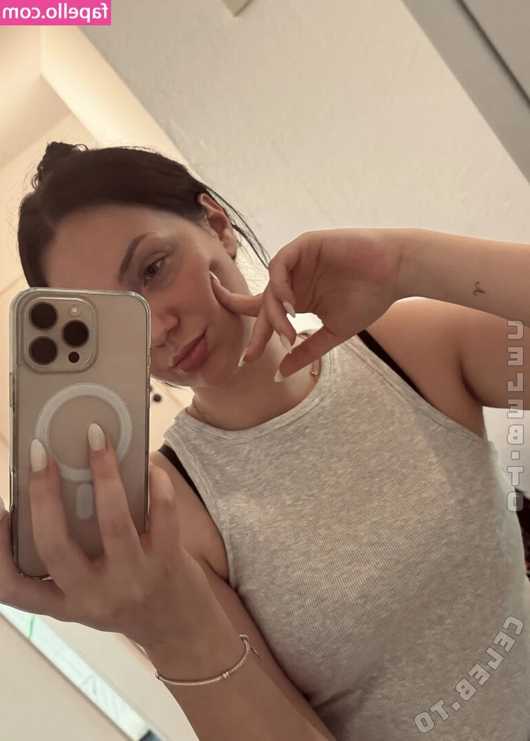 misslou_isa [ misslou-isa ] - 🍀Happy St. Patrick's Day!!🍀 Who are you kissing today? 😈